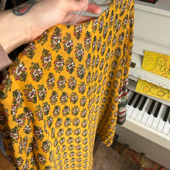 Avenue Floral Yellow Top Plus Size 18-20 - Picture 11 of 13